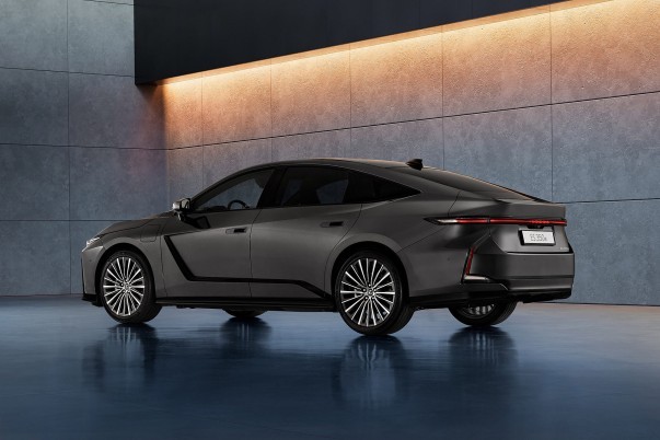 Nederlandse prijzen nieuwe Lexus ES bekend: duur maar erg compleet