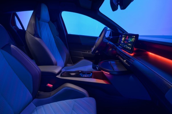 Peugeot e-208 GTi, Opel Corsa GSE, Lancia Ypsilon HF, Abarth 600e Competizione en Alfa Romeo Junior Veloce delen veel techniek, maar kiezen elk een ander karakter.