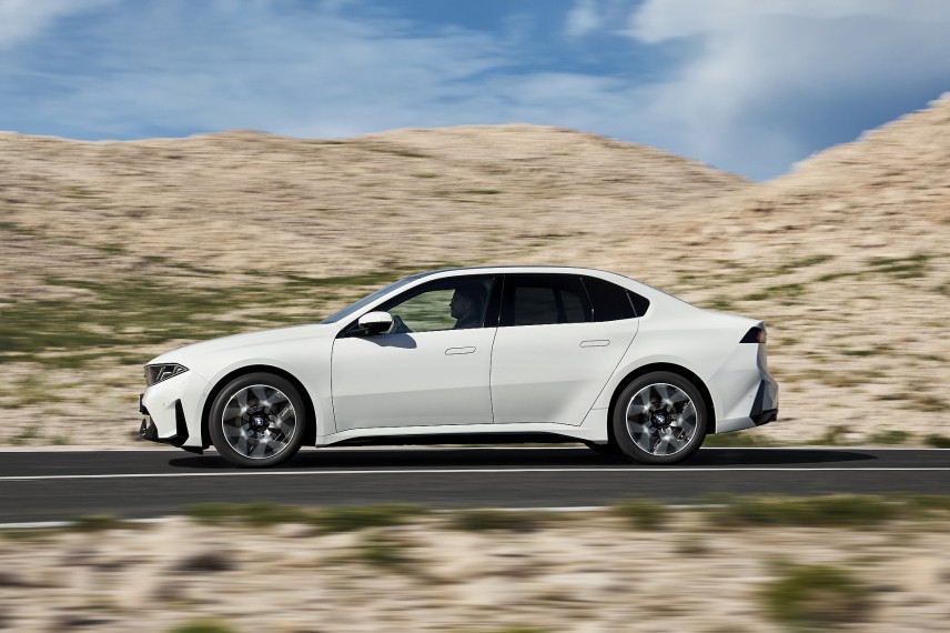 BMW noemt de eerste Nederlandse prijzen voor de elektrische i3. De First Edition kost €72.995; de volledige prijslijst volgt later.