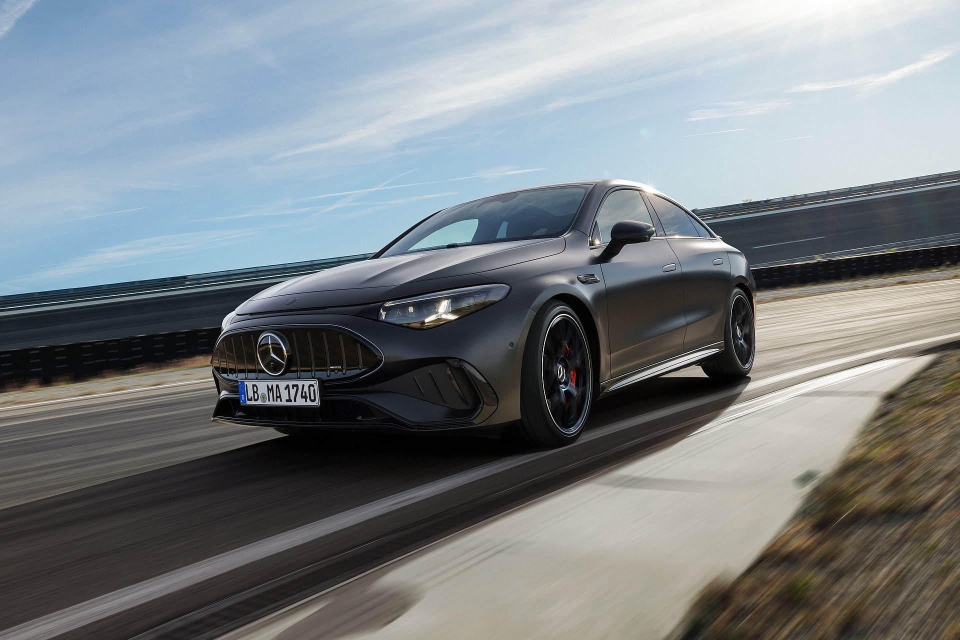 Elektrische Mercedes-AMG CLA 45 4MATIC+ krijgt 3 motoren en 680 pk