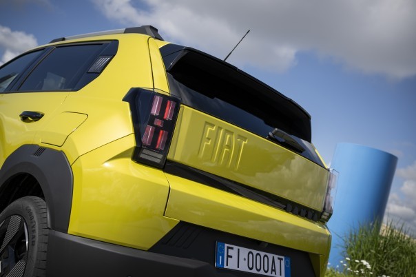 Fiat Grande Panda Electric vanaf € 25.990 - foto 2