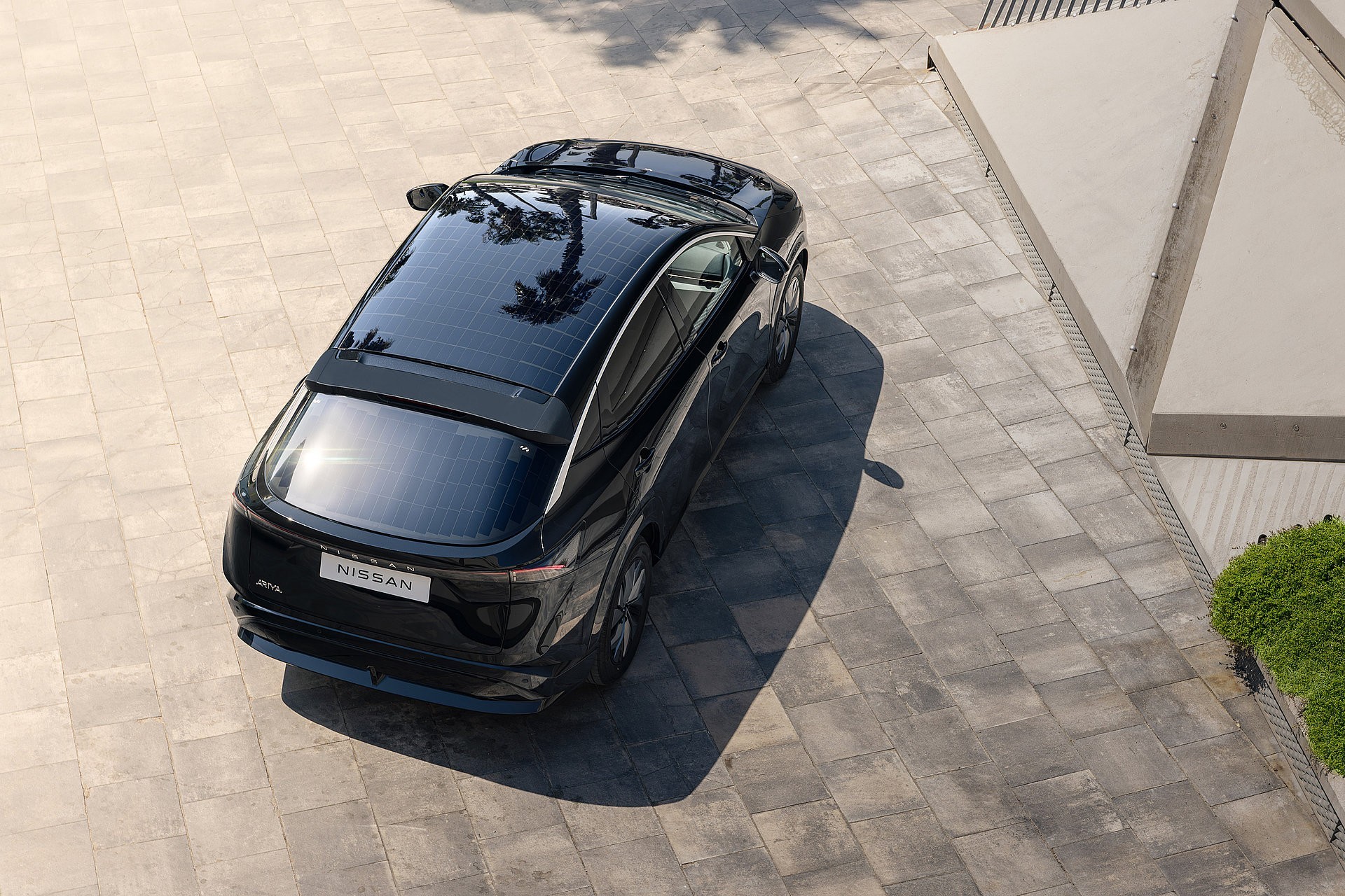 Nissan Ariya Concept: wat heb je aan 23 km per dag bijladen met zonnecellen?
