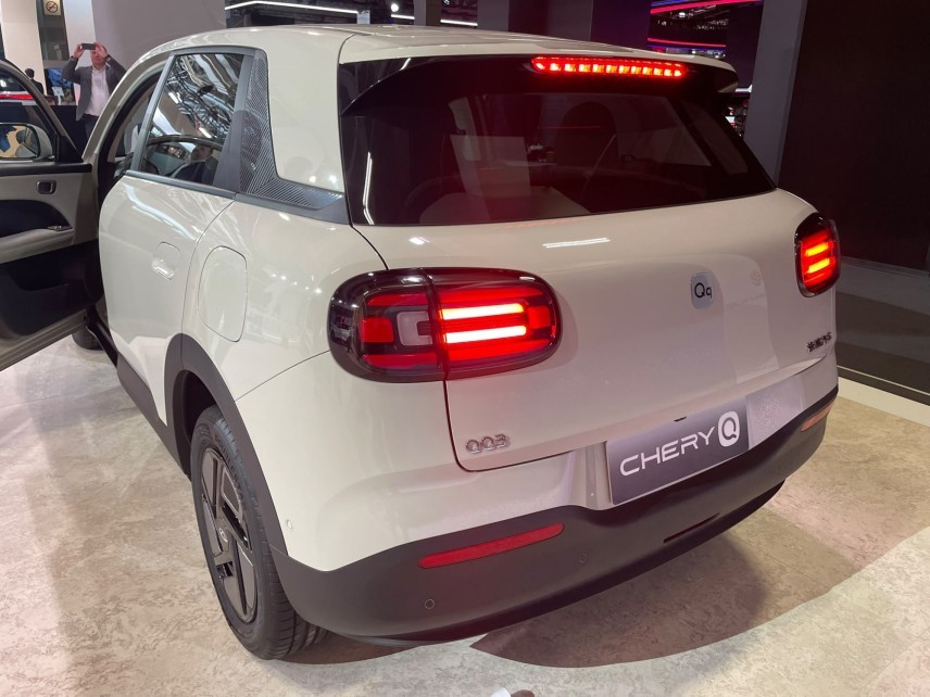 De elektrische Chery Q komt in 2027 naar Nederland met een accu van 42,7 kWh, 310 kilometer WLTP-actieradius en opvallend veel ruimte voor bagage.
