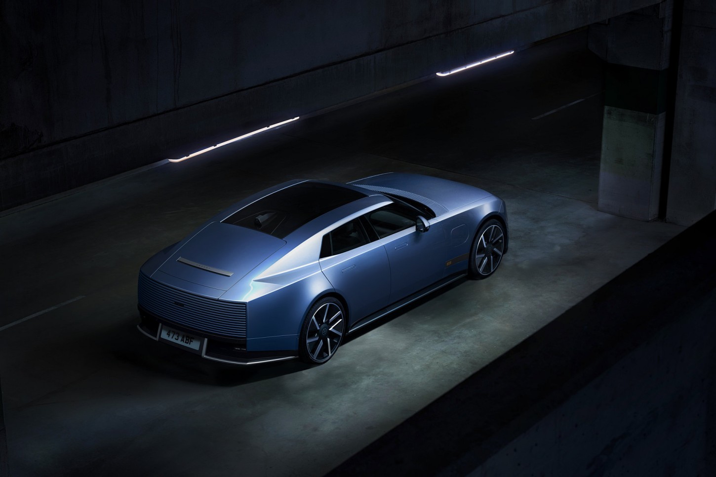 Jaguar onthult de Type 01 met 1.030 pk, 118 kWh en 720 km actieradius. De techniek staat, maar Jaguars radicale nieuwe koers moet zich nog bewijzen.
