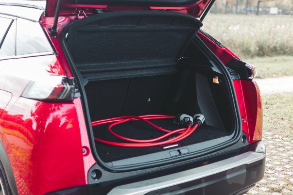 Review Peugeot e-2008 - stijlvolle en ruime elektrische SUV met Franse flair - foto 3