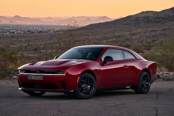 De Dodge Charger Daytona levert 680 pk. Hoe verhoudt deze elektrische musclecar zich tot de snelle EV's van Hyundai, Genesis, Tesla en BMW?