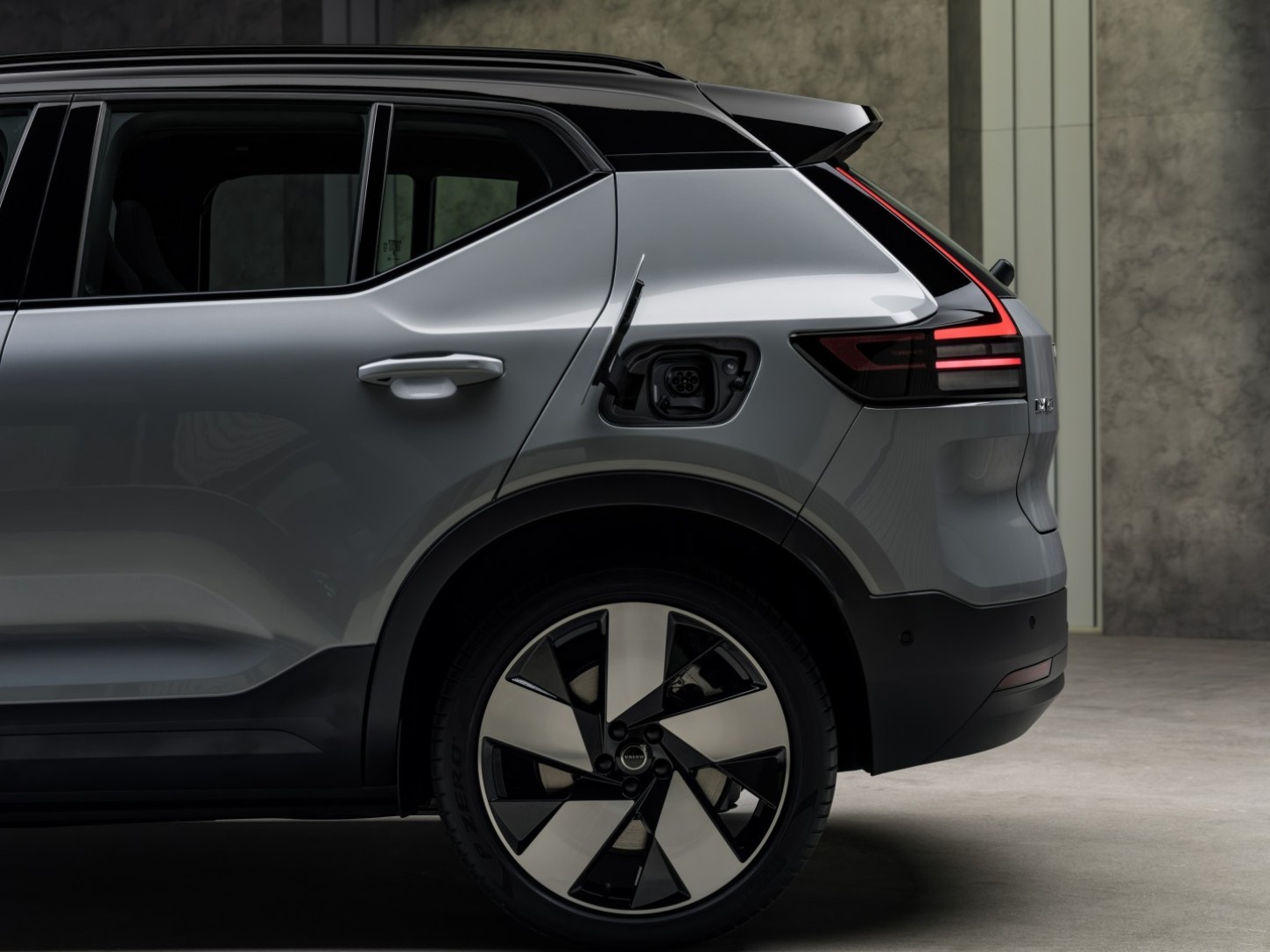 Volvo geeft EX40 nieuw gezicht: Volvo ontwerper Alain Snoodijk vertelt waarom - foto 1