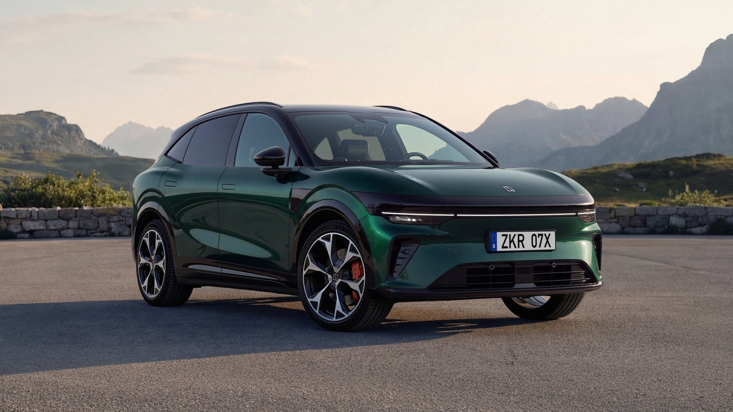 De vernieuwde Zeekr 7X krijgt tot 627 km actieradius en kan met maximaal 450 kW snelladen. De Nederlandse prijzen beginnen bij € 52.990 voor de Core.