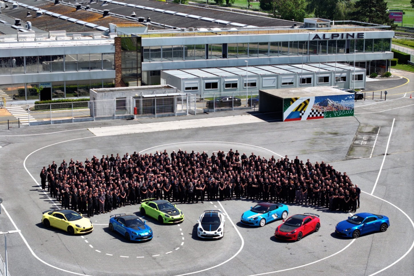 Alpine heeft de laatste A110 met verbrandingsmotor gebouwd. De fabriek in Dieppe wordt nu omgebouwd voor de elektrische opvolger op het APP-platform.