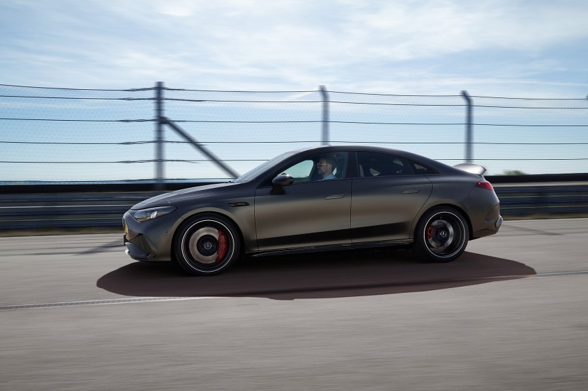 Elektrische Mercedes-AMG CLA 45 4MATIC+ met drie axiale flux-motoren, 800V-techniek en een voorlopige WLTP-actieradius tot meer dan 670 km.