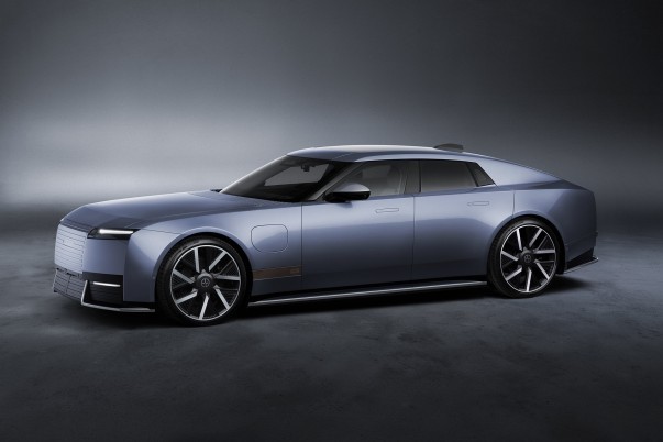 Jaguar onthult de Type 01 met 1.030 pk, 118 kWh en 720 km actieradius. De techniek staat, maar Jaguars radicale nieuwe koers moet zich nog bewijzen.