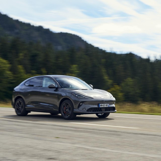 MG maakt de Nederlandse prijzen van de IM5 en IM6 bekend. De nieuwe 75 kWh-instappers beginnen bij €48.799 en laden met maximaal 153 kW.
