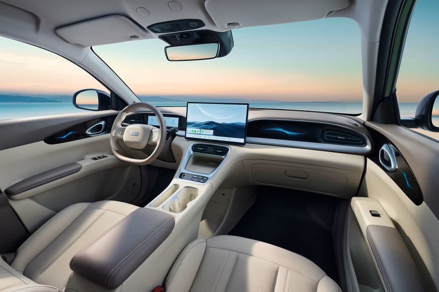 De Geely E2 is in China een enorm verkoopsucces. Met een miljoen gebouwde exemplaren en een tijdelijke prijs van € 20.990 lijkt hij ook hier kansrijk.