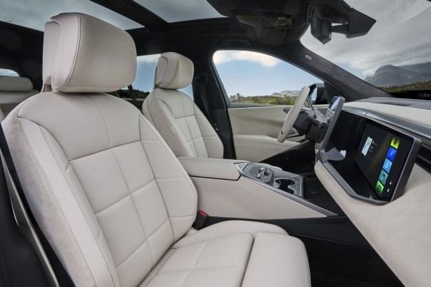 BMW presenteert de eerste volledig elektrische X5. De iX5 60 xDrive krijgt 141 kWh netto accucapaciteit, tot 845 km WLTP en 460 kW snelladen