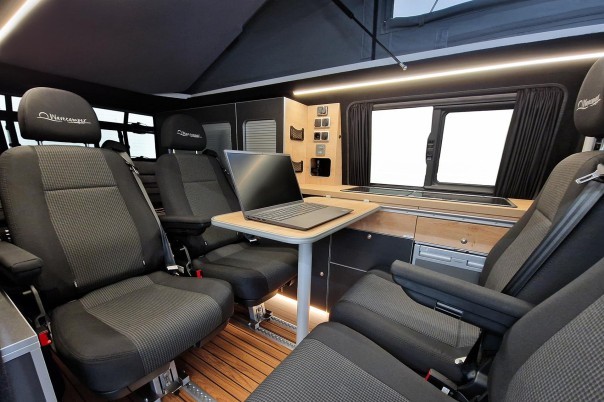 De Ford E-Transit Custom is er nu ook als elektrische camper van Wavecamper, met vier slaapplaatsen, een flexibel interieur en 350 kilometer actieradius.