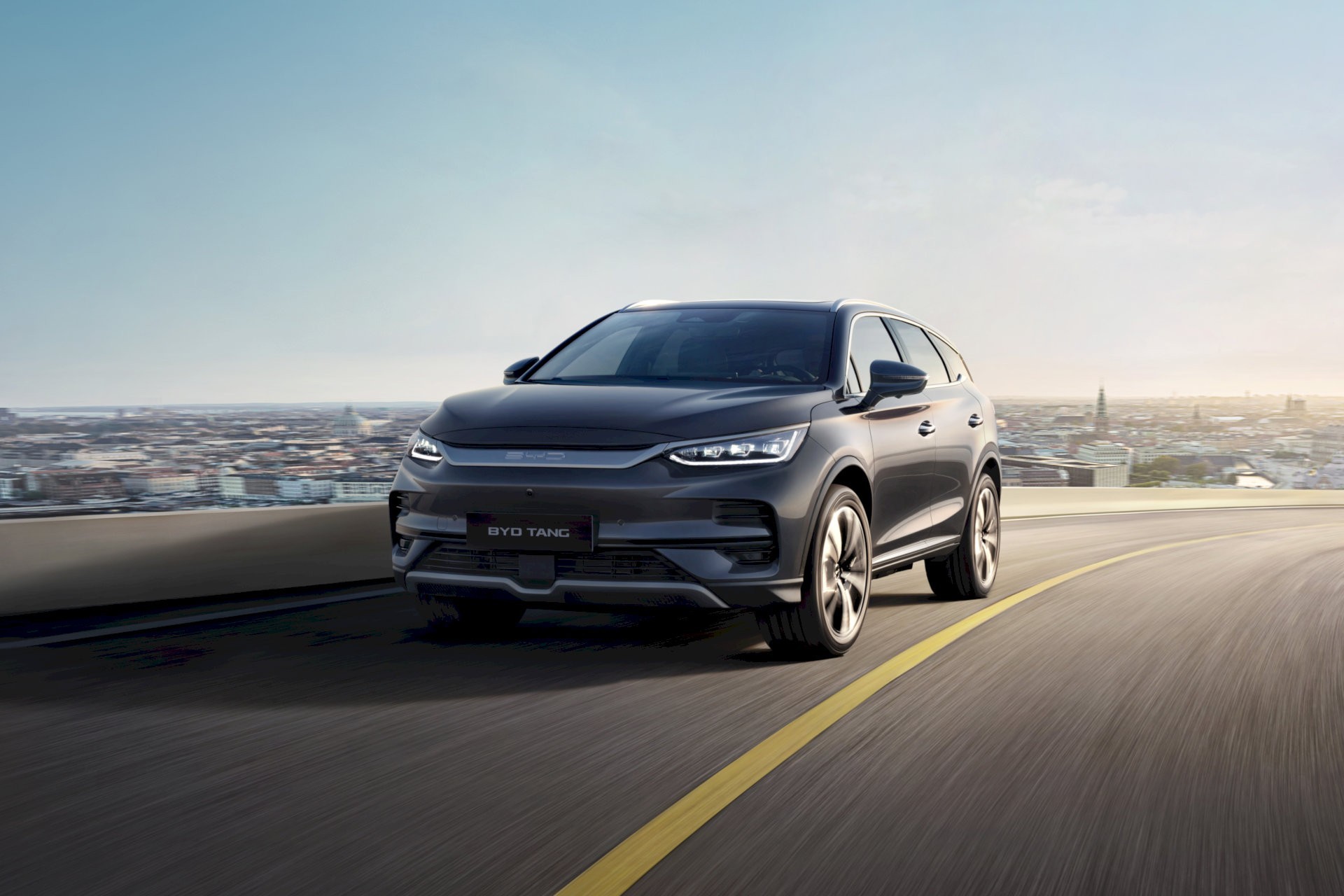 Vernieuwde BYD Tang: 7-zits SUV met 530 km actieradius nu voor €67.390 Vernieuwde BYD Tang: 7-zits SUV met 530 km actieradius nu voor €67.390