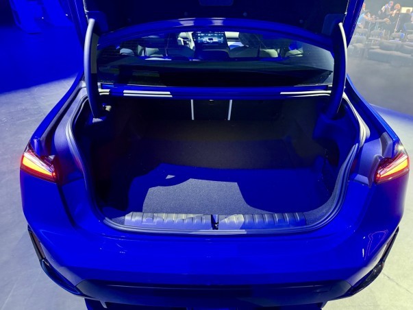 Eerste kennismaking BMW i3: 912 kilometer actieradius en 400 kW snelladen - foto 3
