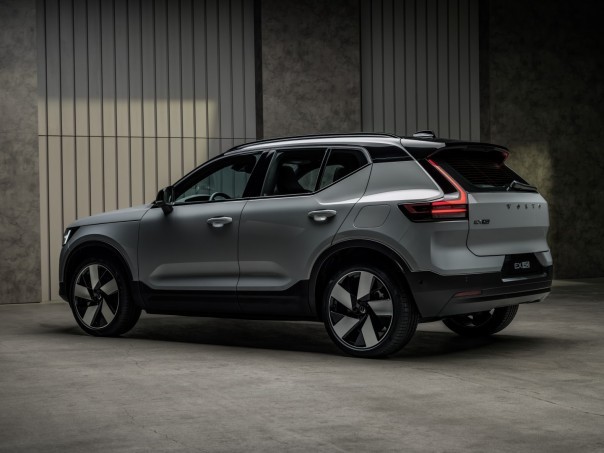 Volvo geeft EX40 nieuw gezicht: Volvo ontwerper Alain Snoodijk vertelt waarom - foto 4