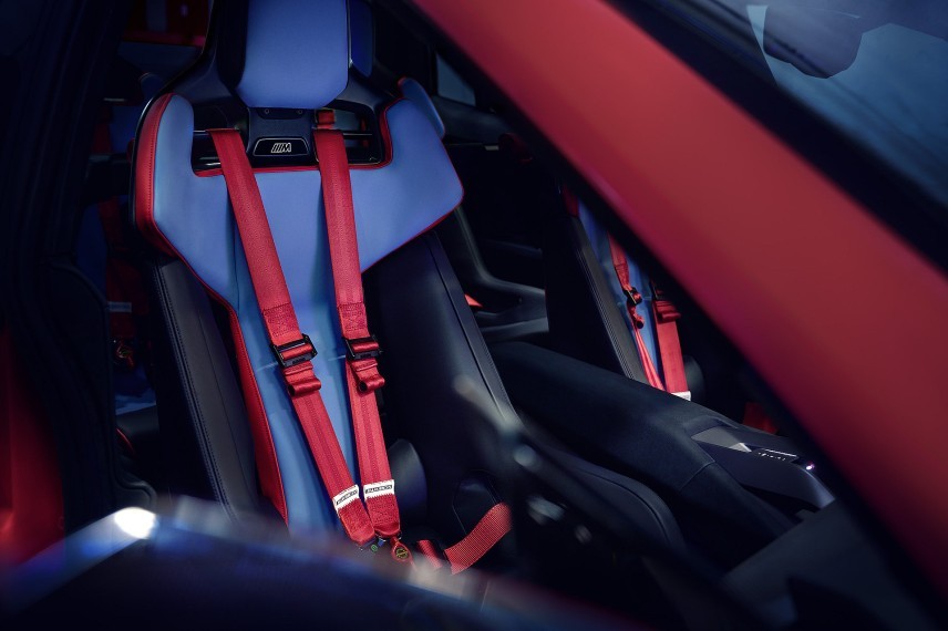 BMW toont de M Concept Neue Klasse in Le Mans. De elektrische M heeft vier motoren en 800 volt, maar blijft voorlopig een conceptauto.
