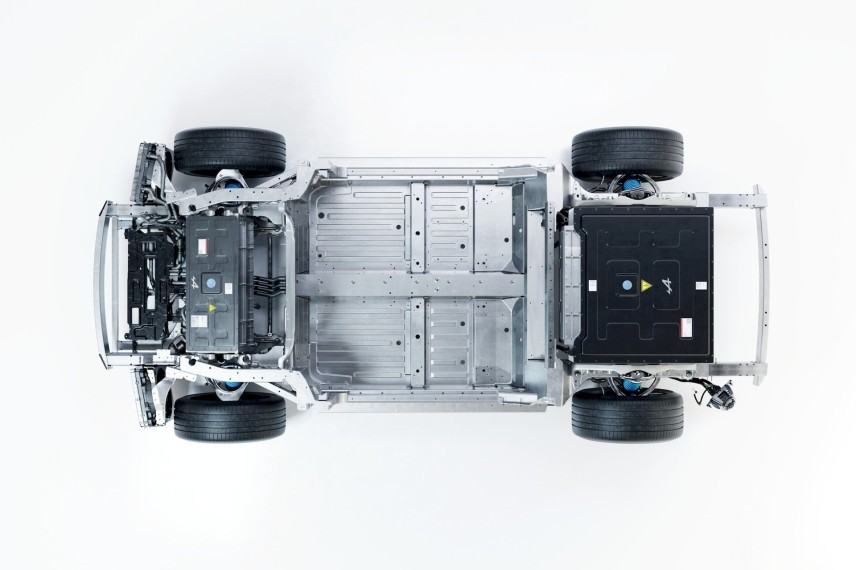Alpine laat de A110 Future zien, de ontwikkelingsauto voor de elektrische A110. APP, 2 accupakketten, 800V-techniek en 2 elektromotoren achter geven de technische richting aan.