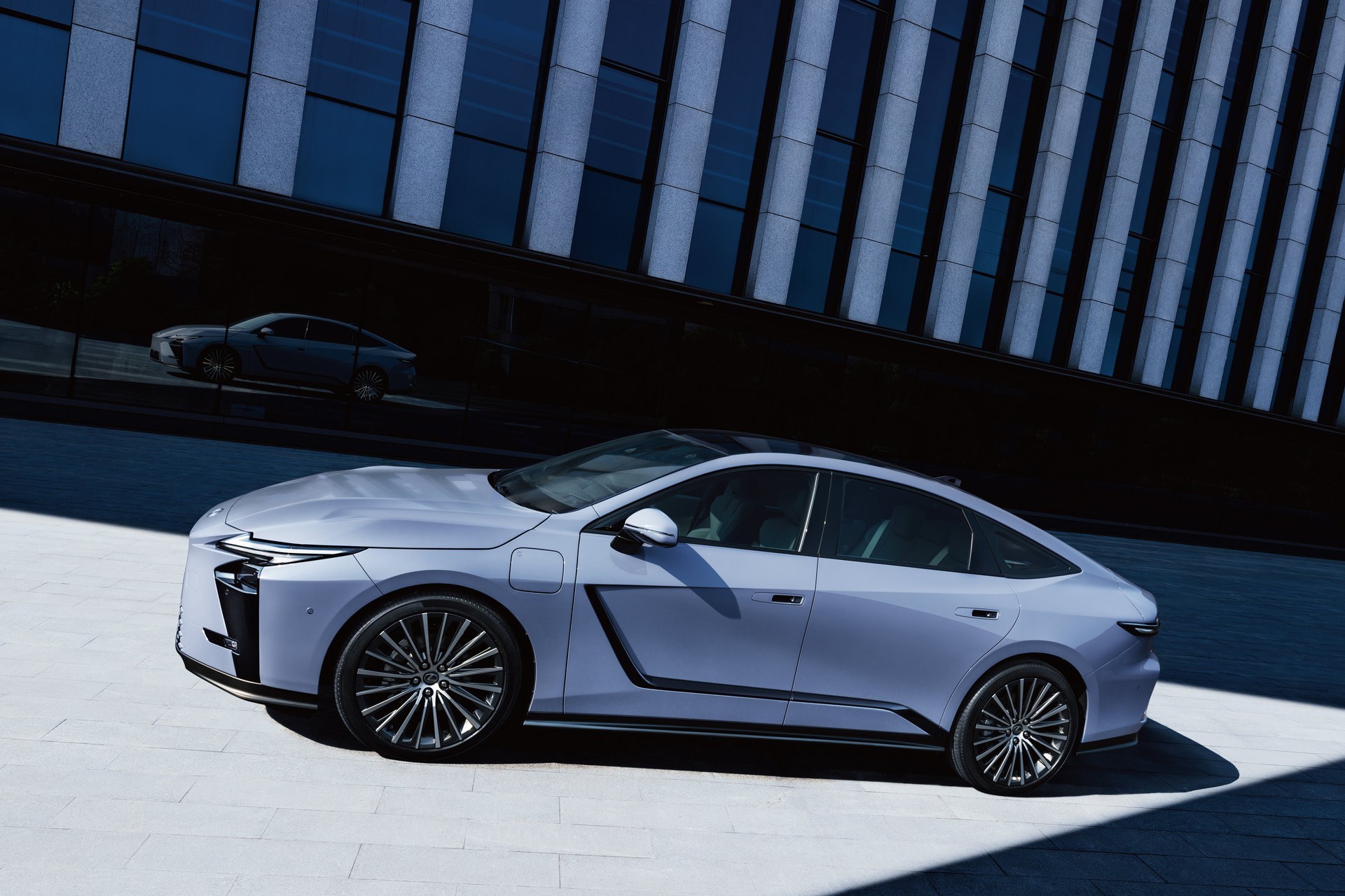 Lexus ES straks ook volledig elektrisch Lexus ES straks ook volledig elektrisch