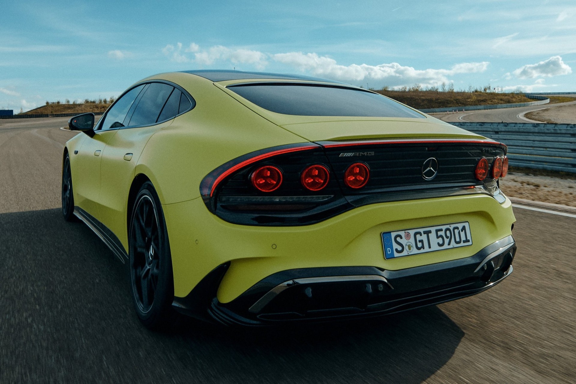 Mercedes-AMG GT 4-Deurs Coupé onthuld met 1.169 pk en 600 kW snelladen