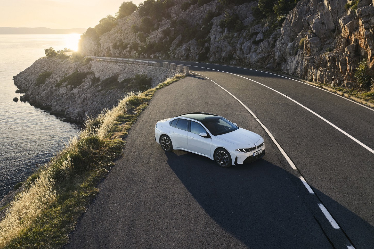 BMW noemt de eerste Nederlandse prijzen voor de elektrische i3. De First Edition kost €72.995; de volledige prijslijst volgt later.