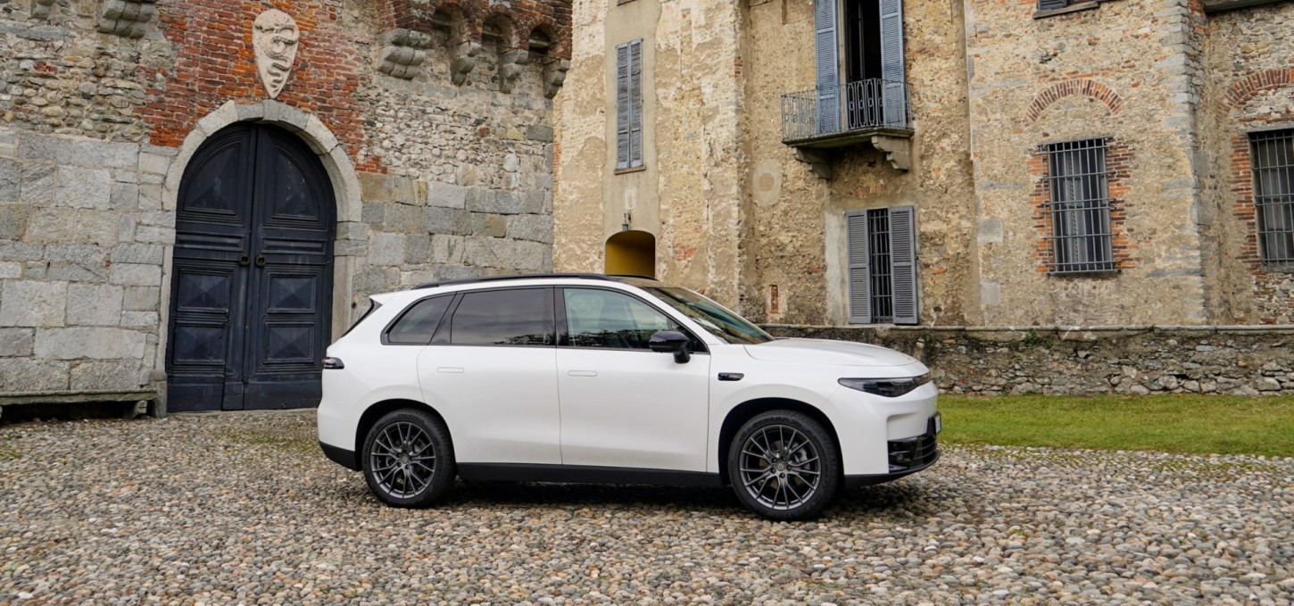 Leapmotor verhoogt voor modeljaar 2027 het laadvermogen van de C10 Pro van 84 naar 120 kW. De AWD krijgt minder vermogen, maar meer actieradius.