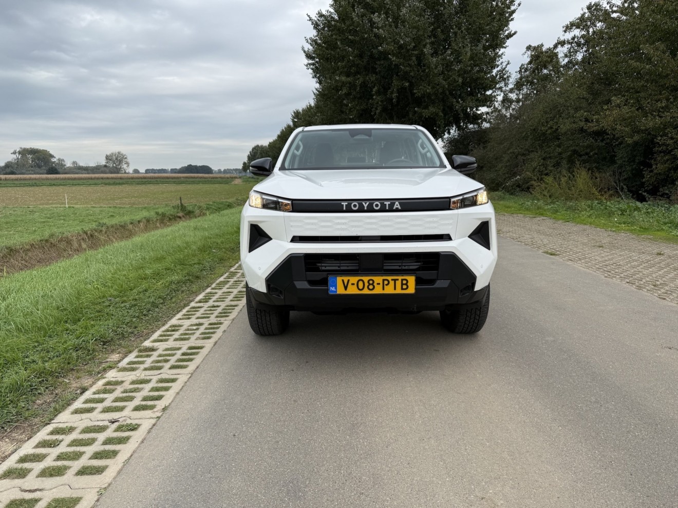 Review Toyota Hilux Electric: prima werkpaard, zolang je niet te ver hoeft