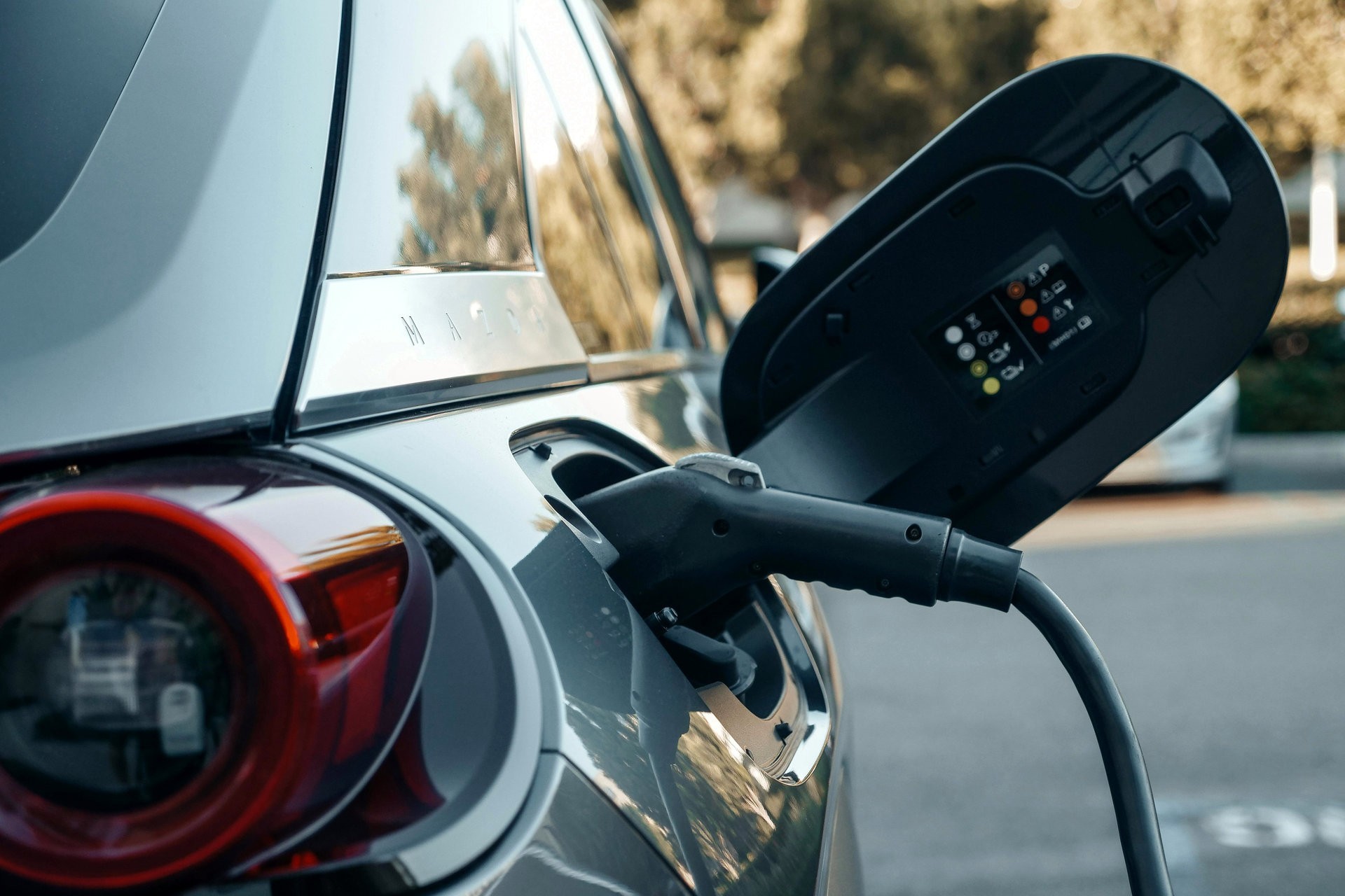 ANWB: Elektrische auto’s betaalbaarder dan ooit, toch groeit de twijfel onder consumenten