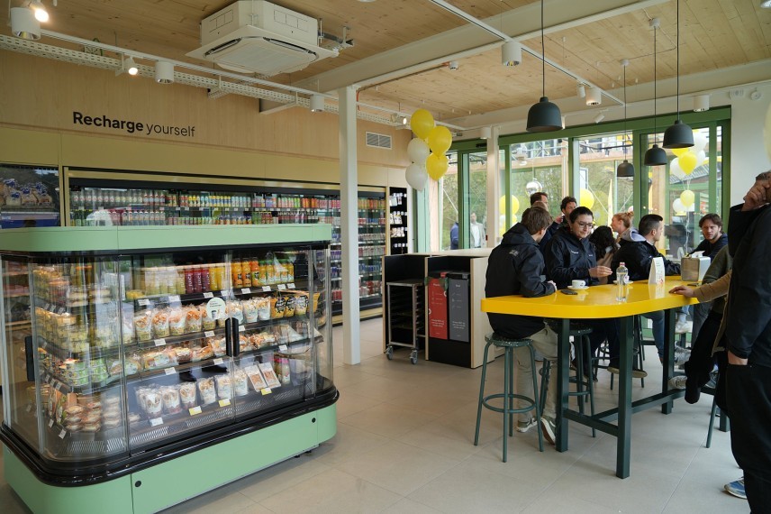 Je auto én jezelf opladen bij Fastned - foto 1