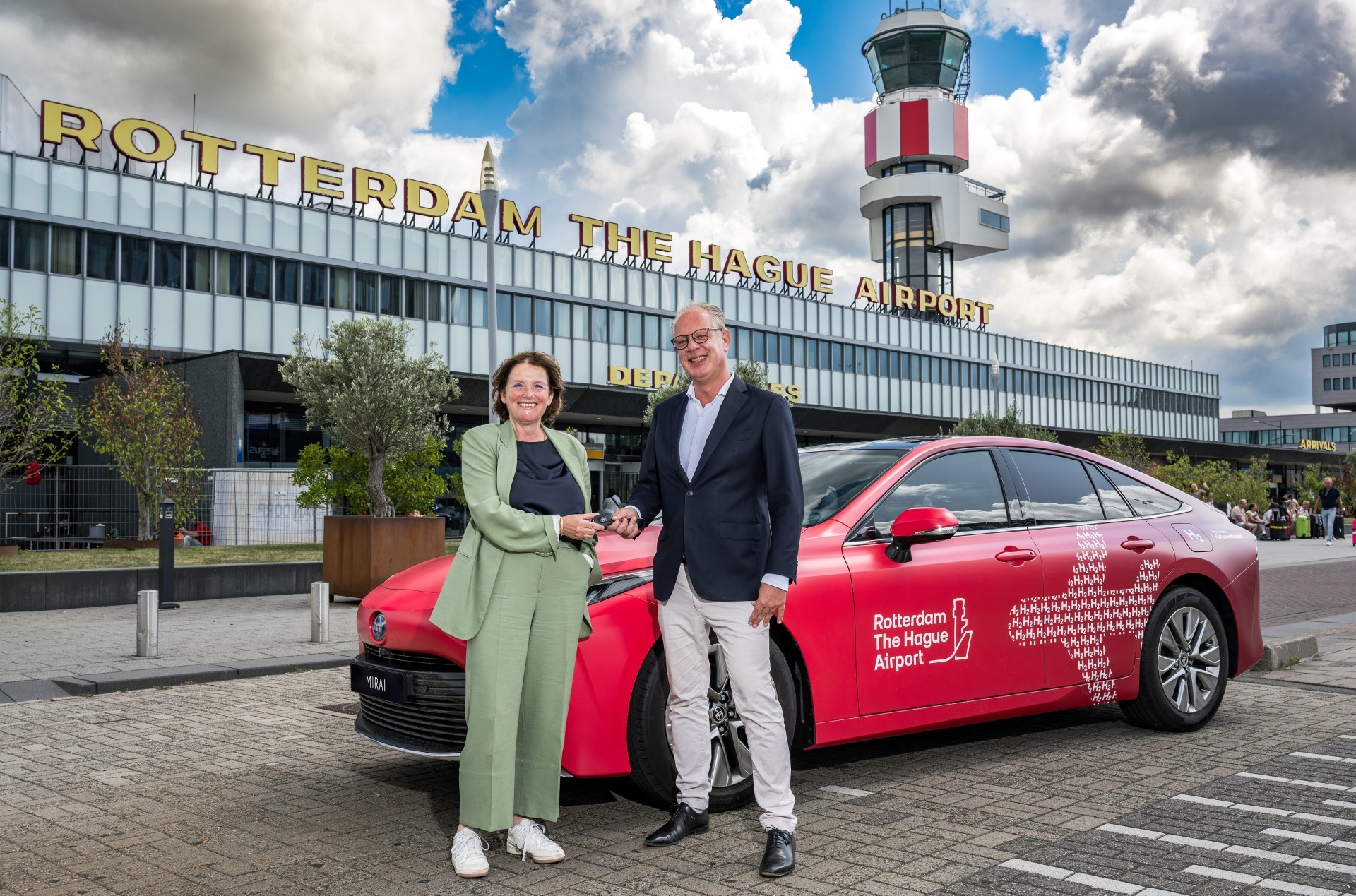 Waterstofauto voor Rotterdam The Hague Airport