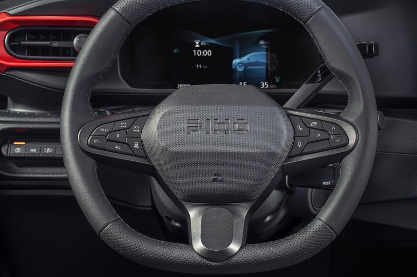 De Nissan Pixo krijgt een LFP-accu van 27,5 kWh en standaard 50 kW snelladen. Hoe verhoudt hij zich tot de Twingo en Spring? De Nederlandse prijs ontbreekt nog.