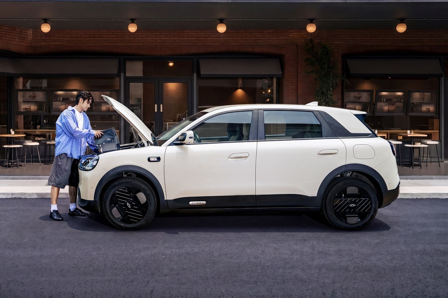De elektrische Chery Q komt in 2027 naar Nederland met een accu van 42,7 kWh, 310 kilometer WLTP-actieradius en opvallend veel ruimte voor bagage.