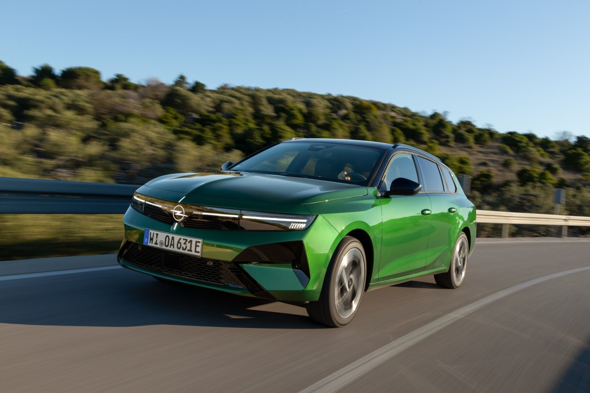 Eerste rij-impressie Opel Astra Electric Sportstourer (2026): wie het kleine niet eert …
