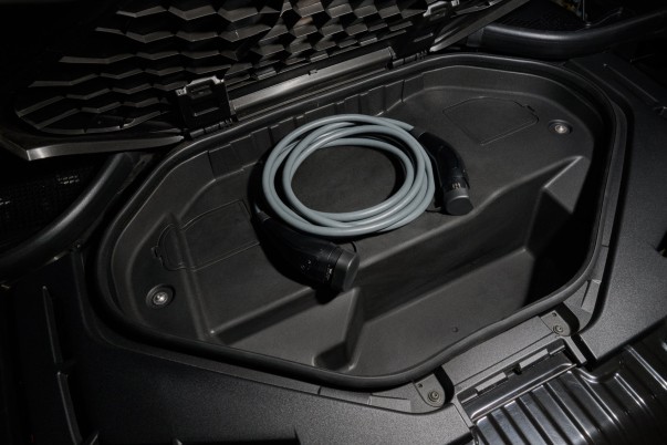 BMW presenteert de eerste volledig elektrische X5. De iX5 60 xDrive krijgt 141 kWh netto accucapaciteit, tot 845 km WLTP en 460 kW snelladen