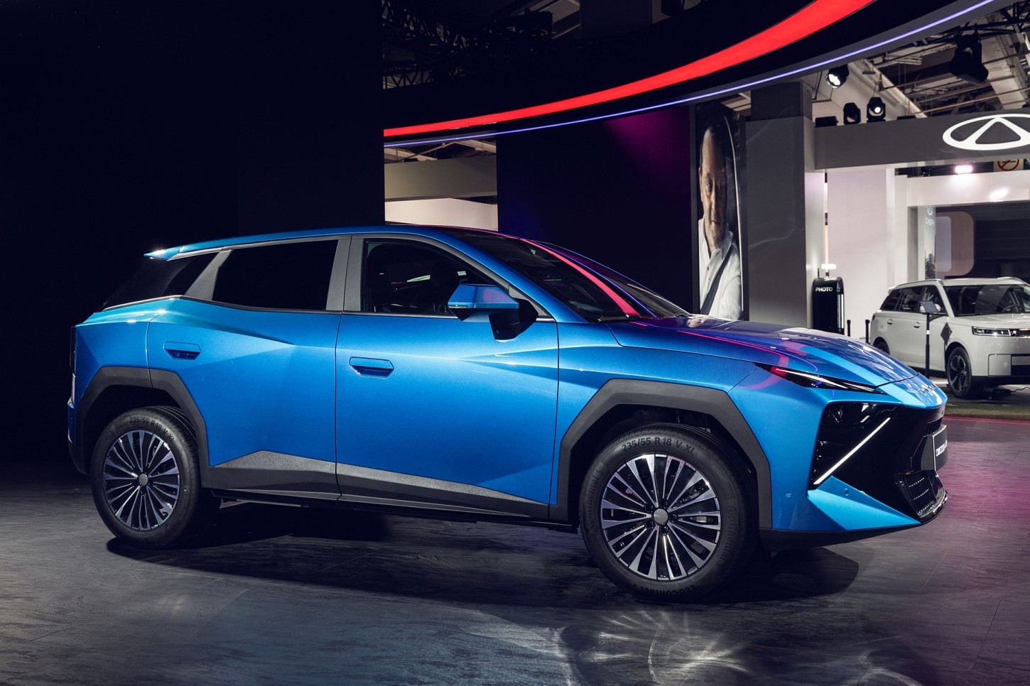 De elektrische Omoda 4 krijgt 218 pk, een accu van 67 kWh en maximaal 120 kW snelladen. Ook over de prestaties en bagageruimte is nu meer bekend.