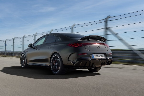 Elektrische Mercedes-AMG CLA 45 4MATIC+ met drie axiale flux-motoren, 800V-techniek en een voorlopige WLTP-actieradius tot meer dan 670 km.