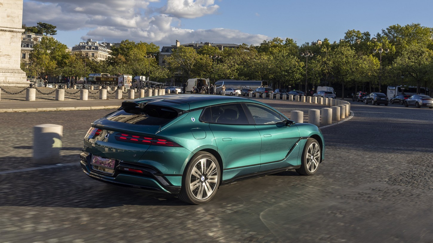 Denza wil de Z9 GT in 2027 via een software-update God’s Eye-rijassistentie voor stadsverkeer geven. De hardware is al aanwezig, goedkeuring ontbreekt nog.