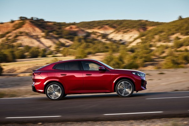 De BMW iX2 is hét schoolvoorbeeld van een elektrische SUV-coupé - foto 2