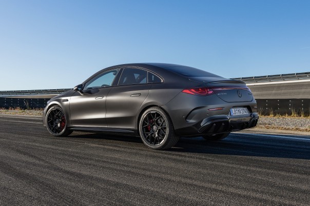 Elektrische Mercedes-AMG CLA 45 4MATIC+ met drie axiale flux-motoren, 800V-techniek en een voorlopige WLTP-actieradius tot meer dan 670 km.