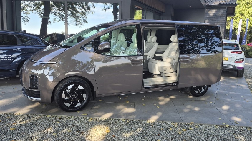 De Hyundai Staria Electric Cargo combineert 800 volt en 450 km WLTP met een oudere basis. Tijdens onze eerste rit blijkt hij vooral opvallend onopvallend.