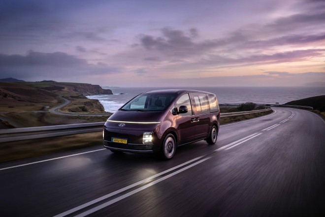 Hyundai Staria Electric Passenger vanaf € 56.995: 9 zitplaatsen, 430 km én 800 volt