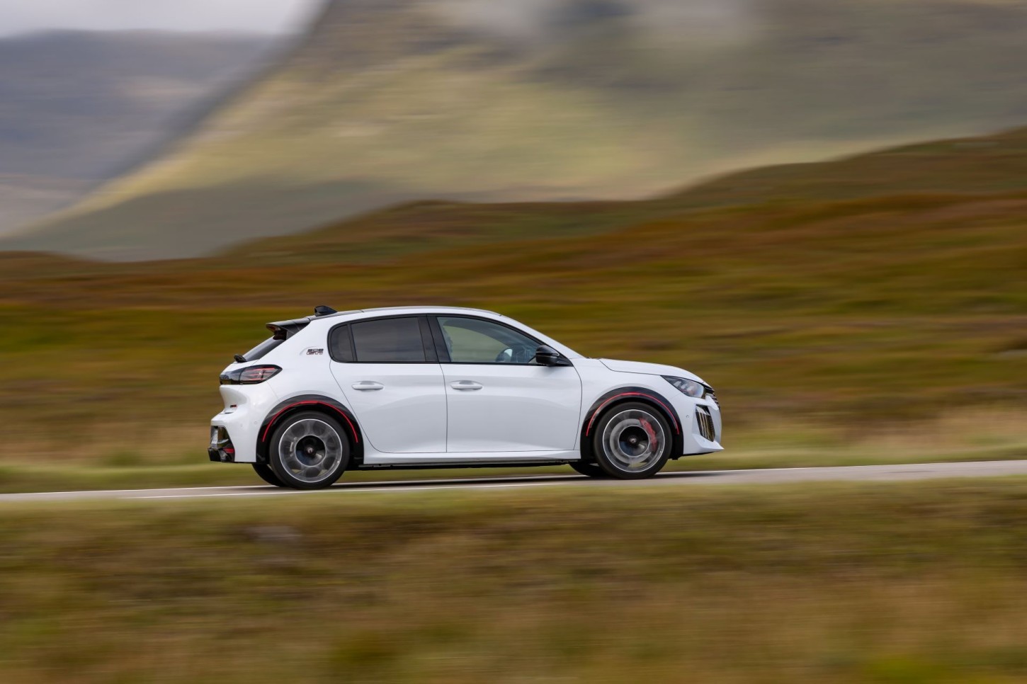 Review Peugeot E-208 GTi (2027): Heldendaden - foto 1