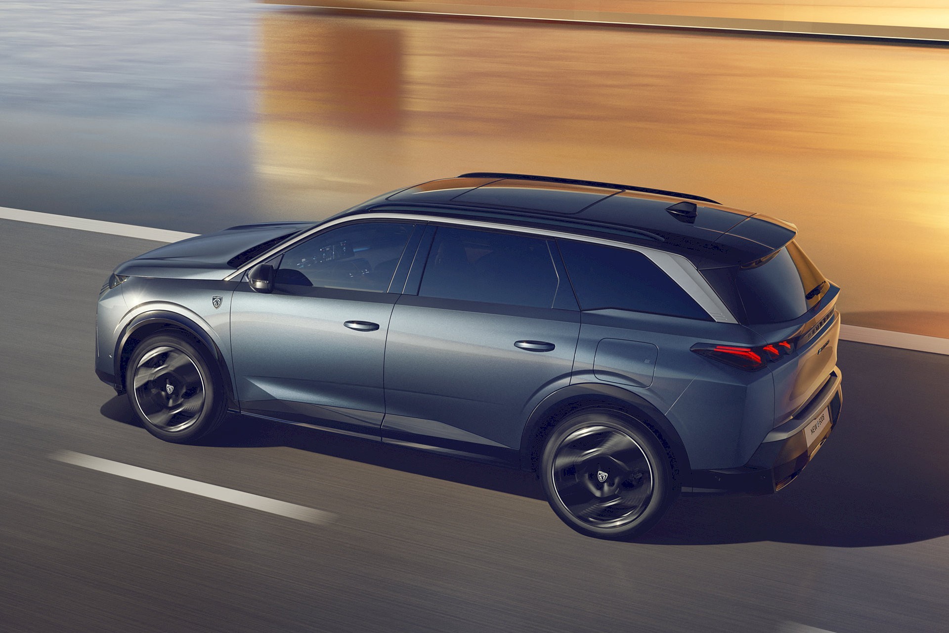 Eindelijk officieel: de uitvoeringen en prijzen van de Peugeot E-5008
