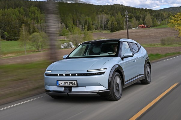Hyundai geeft meer details over de Ioniq 3, met Pleos Connect, Gleo AI, nieuwe beelden en duidelijke verschillen met de N Line.