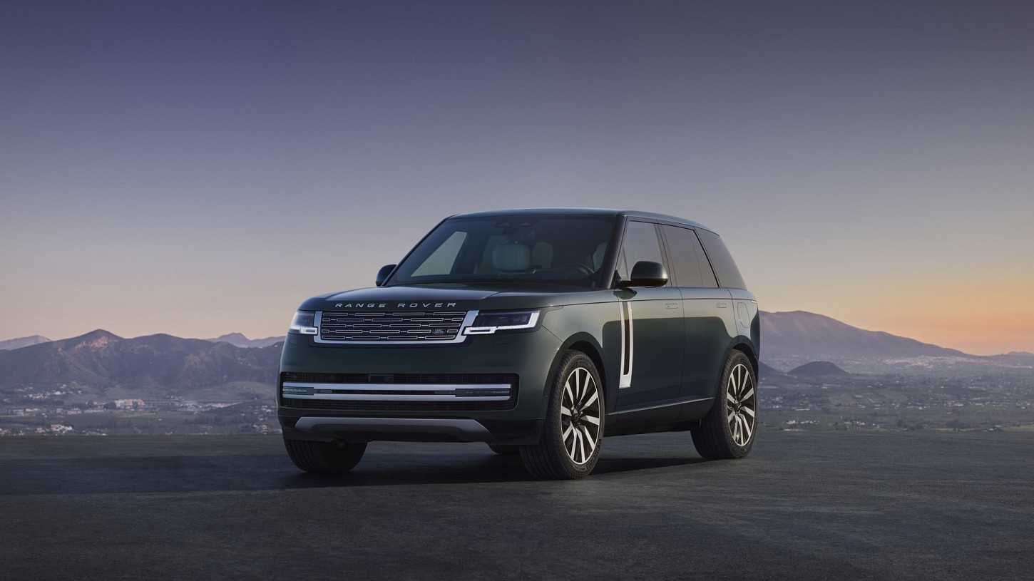 De Range Rover Electric kost van € 166.027 tot € 332.304. We vergelijken de EV450 en EV550, de luxe-uitvoeringen en de bijzondere accutechniek.