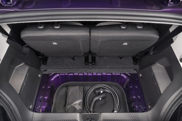 De Nissan Pixo krijgt een LFP-accu van 27,5 kWh en standaard 50 kW snelladen. Hoe verhoudt hij zich tot de Twingo en Spring? De Nederlandse prijs ontbreekt nog.