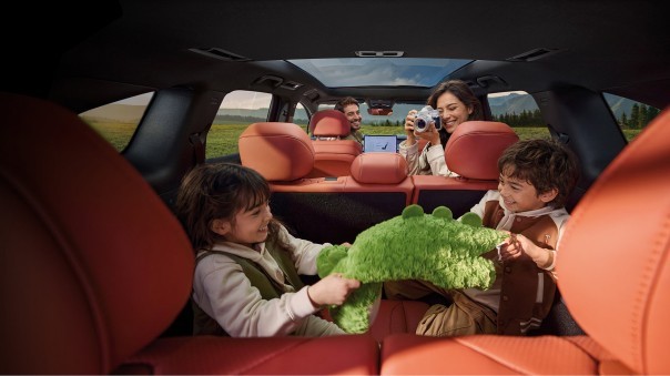 De BYD Atto 8 komt begin 2027 naar Nederland, met zeven zitplaatsen, een accu van 115 kWh en tot 653 kilometer WLTP. Ook Flash Charging is aan boord.