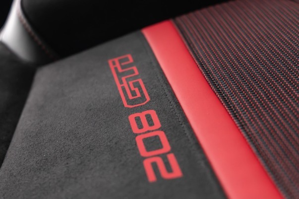 Review Peugeot E-208 GTi (2027): Heldendaden - foto 3